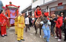 印江苗家小伙花轿迎娶土家姑娘