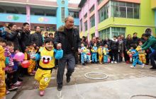 亲子运动会  家长孩子一起嗨