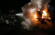 载货汽车半路起火 石阡消防火速扑救