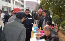 松桃“流动车管所”下乡服务群众受好评