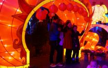 市城管局创新思路营造春节氛围