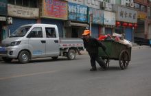 新春佳节中的环卫工人