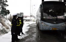 高速交警细化措施全力做好抗凝保畅工作