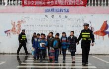 万山交警新学期交通安全进校园