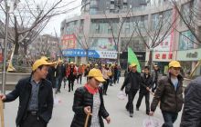 弘扬雷锋精神--德江县开展做文明市民志愿者活动