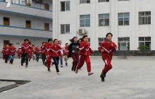 松桃二完小举行消防安全疏散演练