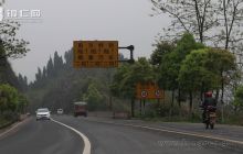 降事故 保平安 万山石灰坡“死亡路”变“平安路”