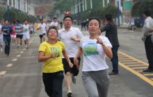 德江县2千多人参加庆“五·一”职工健身环城跑活动