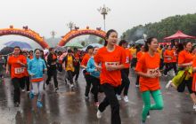 玉屏县举行千人长跑迎“五一”活动