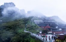 云雾环绕 穿越梵净西线