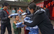 127套爱心校服温暖山区儿童