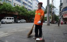 最美环卫工——伍建民的平凡一天
