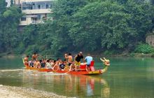 松江河畔划龙舟