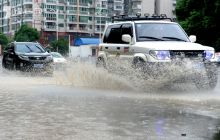 铜仁遭遇暴雨袭击 城区道路积水已基本退去