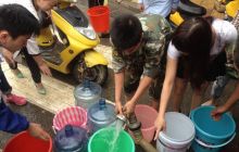 洪灾过后居民用水告急 石阡县消防送水保民生