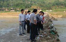 各级领导视察慰问石阡洪灾