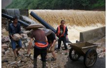 暴雨袭击和平乡路桥 公路部门紧急修复