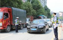 碧江交警保畅龙舟赛