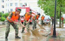 石阡灾区高考场地紧急清淤  高考学子正常开考