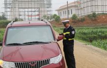 万山交警严查农村地区“两车”违法行为