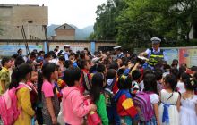 万山交警深入乡村校园宣传交通安全知识