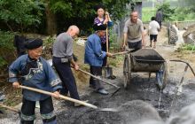 践行党的群众路线  硬化最后一公里