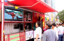 碧江消防宣传车播放火灾案例 市民学防火技能