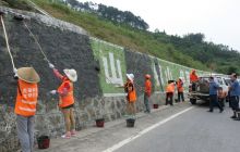 松桃交通运输局扎实开展“美丽松桃 公路文明行动”活动