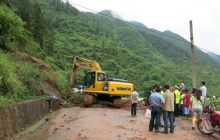 松桃008乡道发生大面积塌方交通中断