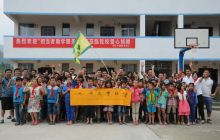 “担当者”捐书助学在行动