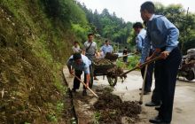 铜仁市城管局到兰坪村开展义务劳动