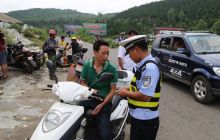 万山区加大力度持续开展综合整治行动