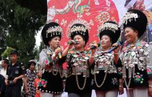 松桃苗族“六月六”情人对歌