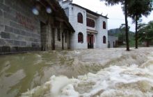 松桃盘石镇遭大暴雨袭击　党员干部积极开展抗洪自救