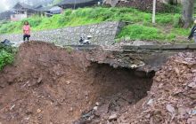 强降水导致松桃自治县境内的冷（家坝）至孟（溪）联线公路损毁