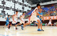 姚明到铜仁当希望小学篮球“教练”