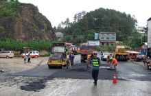 松桃县城老车站至鱼泉沟油路大修如火如荼