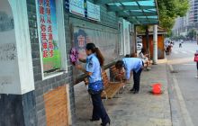 铜仁市环卫管理处组织党员干部清理东太大道