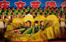 万山区举行“转型促发展·颂歌献祖国”国庆文艺晚会