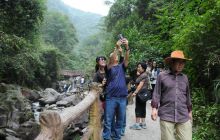 亚木沟景区迎来黄金周首批游客高峰