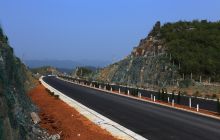 省内媒体记者“走进松铜高速”