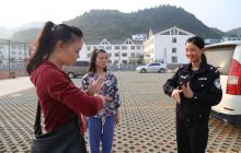 交警进特校开展交通安全警示教育