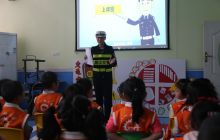 交通安全从娃娃开始