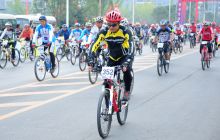 梵净山国际公路自行车赛在江口举行