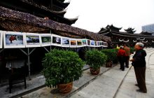 市老年摄影协会在民族风情园举办有奖竟拍交流活动