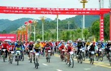 玉屏县举行“相约茶花泉”山地自行车邀请赛
