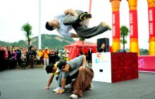 “相约茶花泉”比赛前的精彩表演