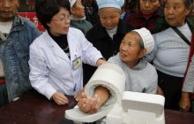 市人民医院巡回义诊团走进德江县枫香溪镇