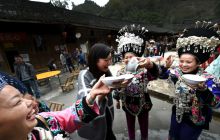 铜仁100余艺术家走进大湾苗寨