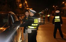 碧江交警开展夜查行动